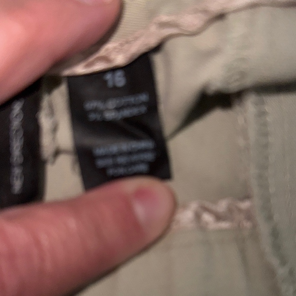 New Directions EUC Khaki Capris - Picture 2 of 9